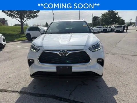 Photos of 2021 Toyota Highlander Limited for sale in Kansas City, MO at Jay Wolfe Toyota