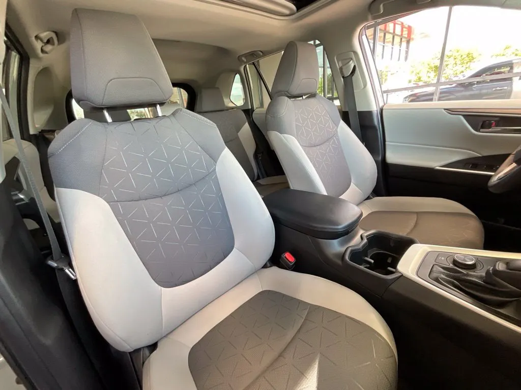 Toyota RAV4 photo 19