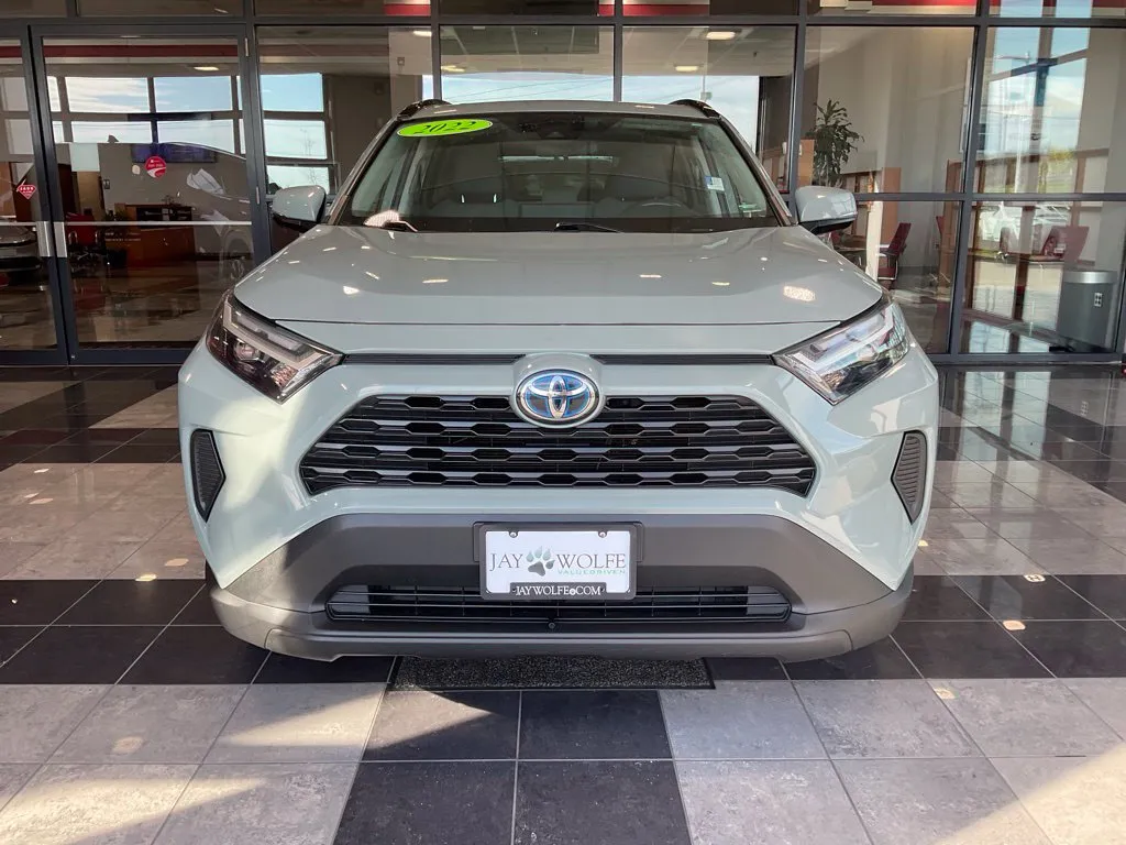 Toyota RAV4 photo 2