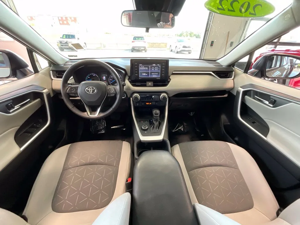 Toyota RAV4 photo 8