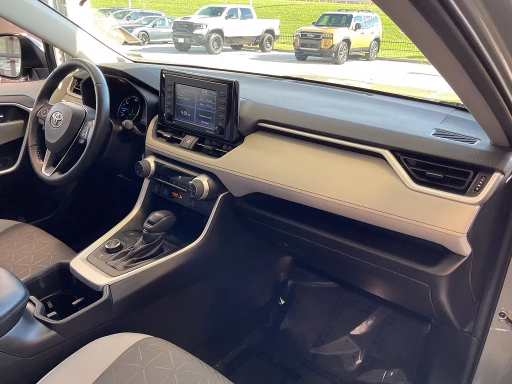 Toyota RAV4 photo 18