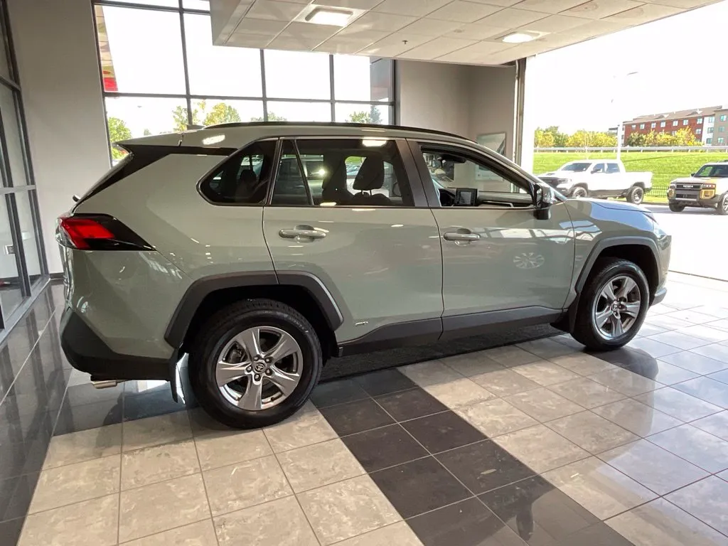 Toyota RAV4 photo 6