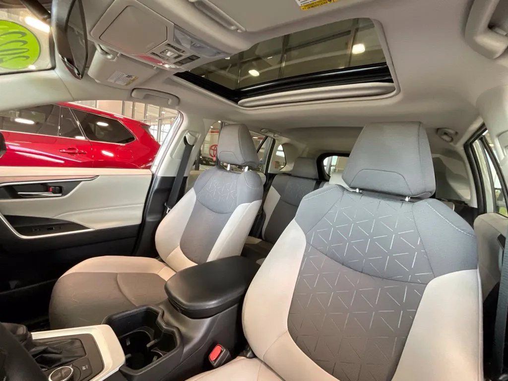 Toyota RAV4 photo 10