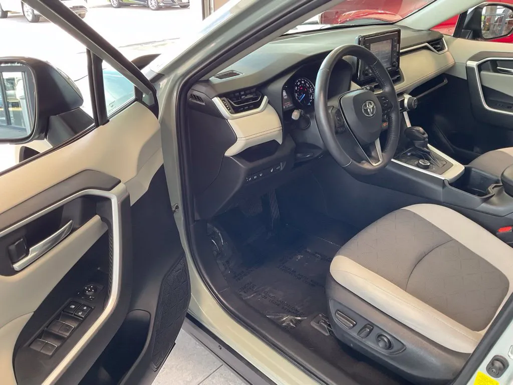 Toyota RAV4 photo 9