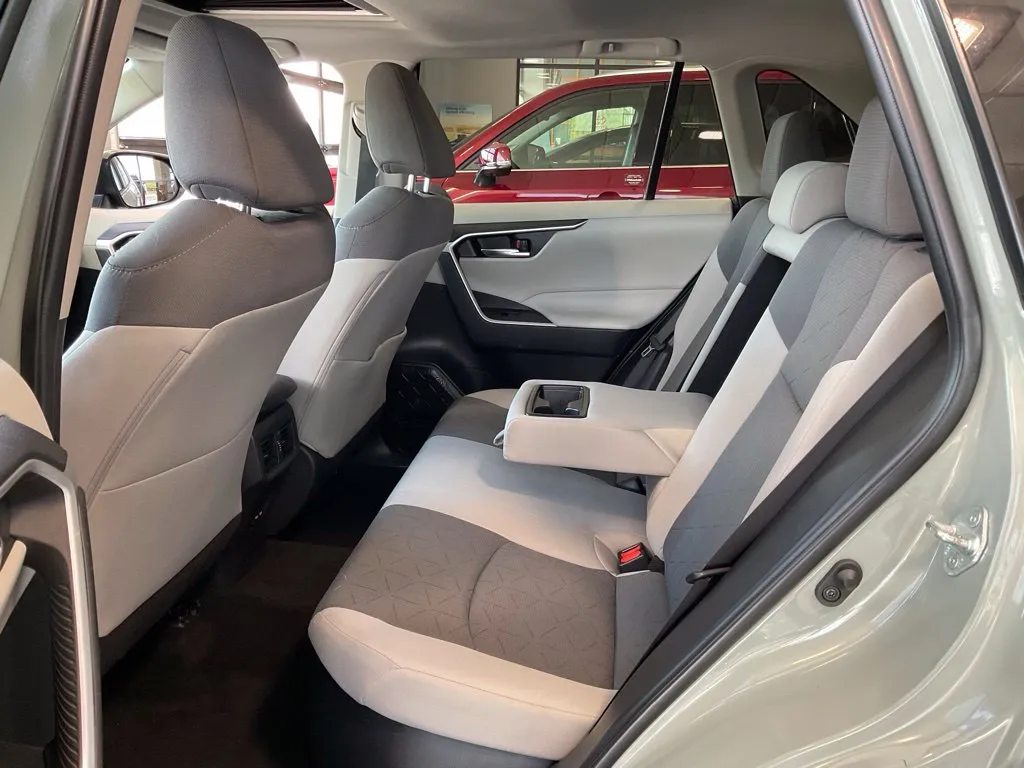 Toyota RAV4 photo 21