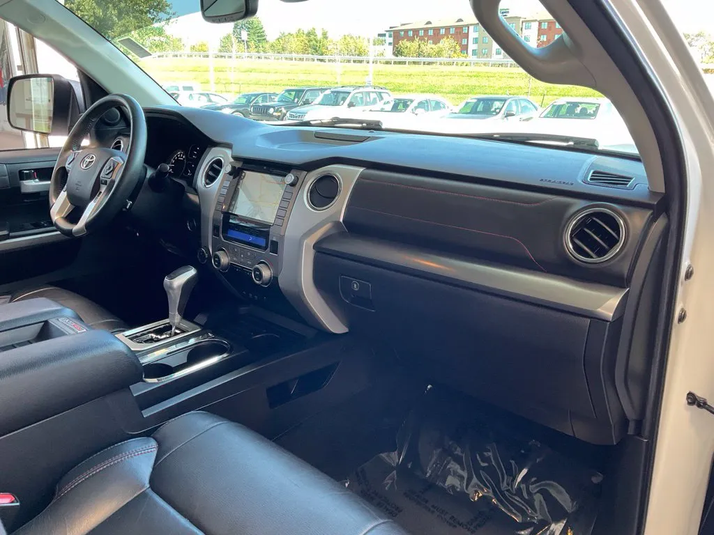 Toyota Tundra photo 19