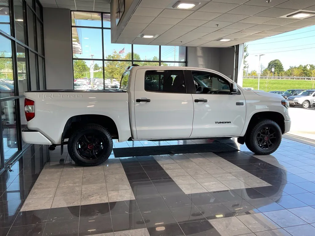 Toyota Tundra photo 6