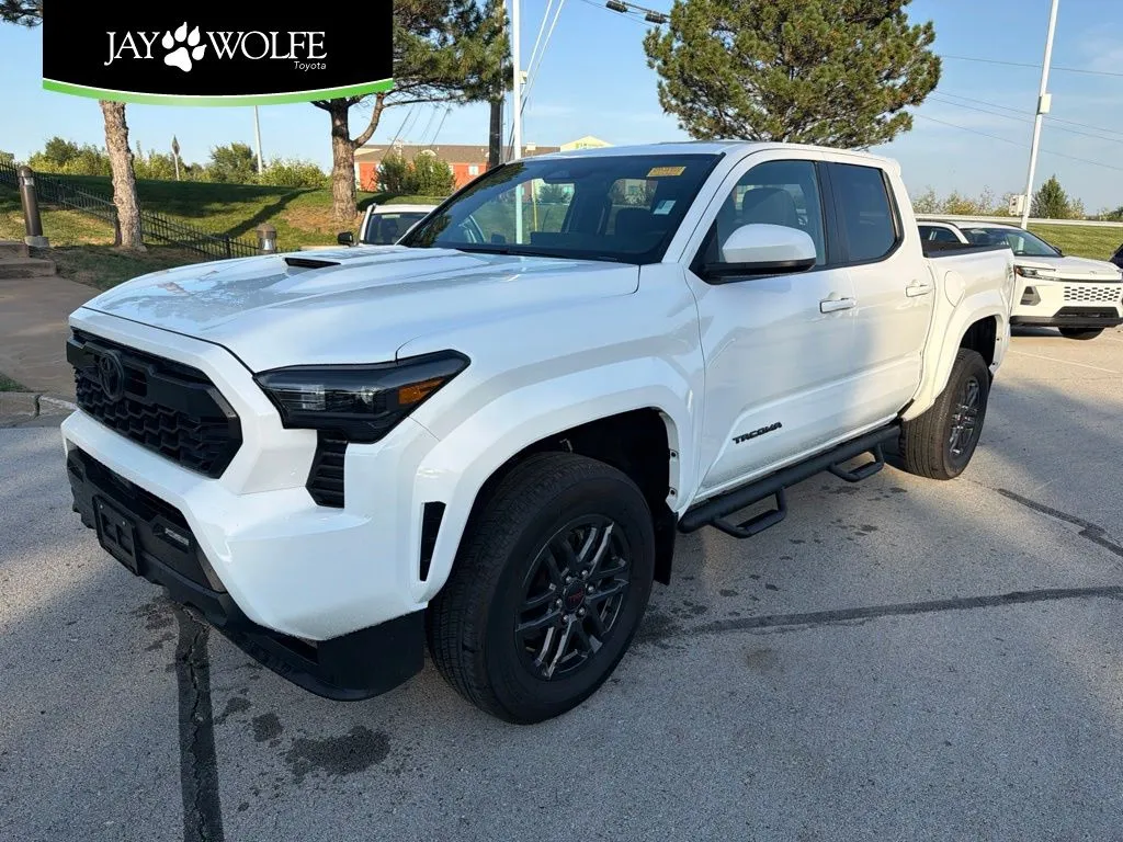 White 2024 Toyota Tacoma TRD Sport for sale in Kansas City, MO