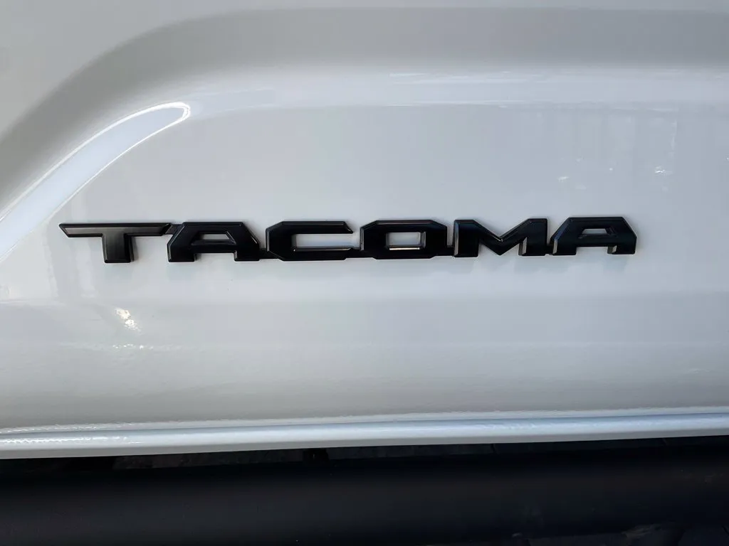 Toyota Tacoma photo 23