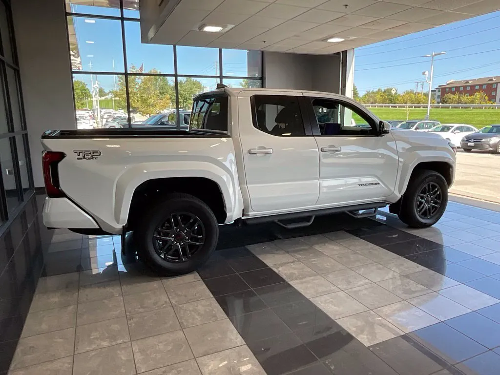 Toyota Tacoma photo 6