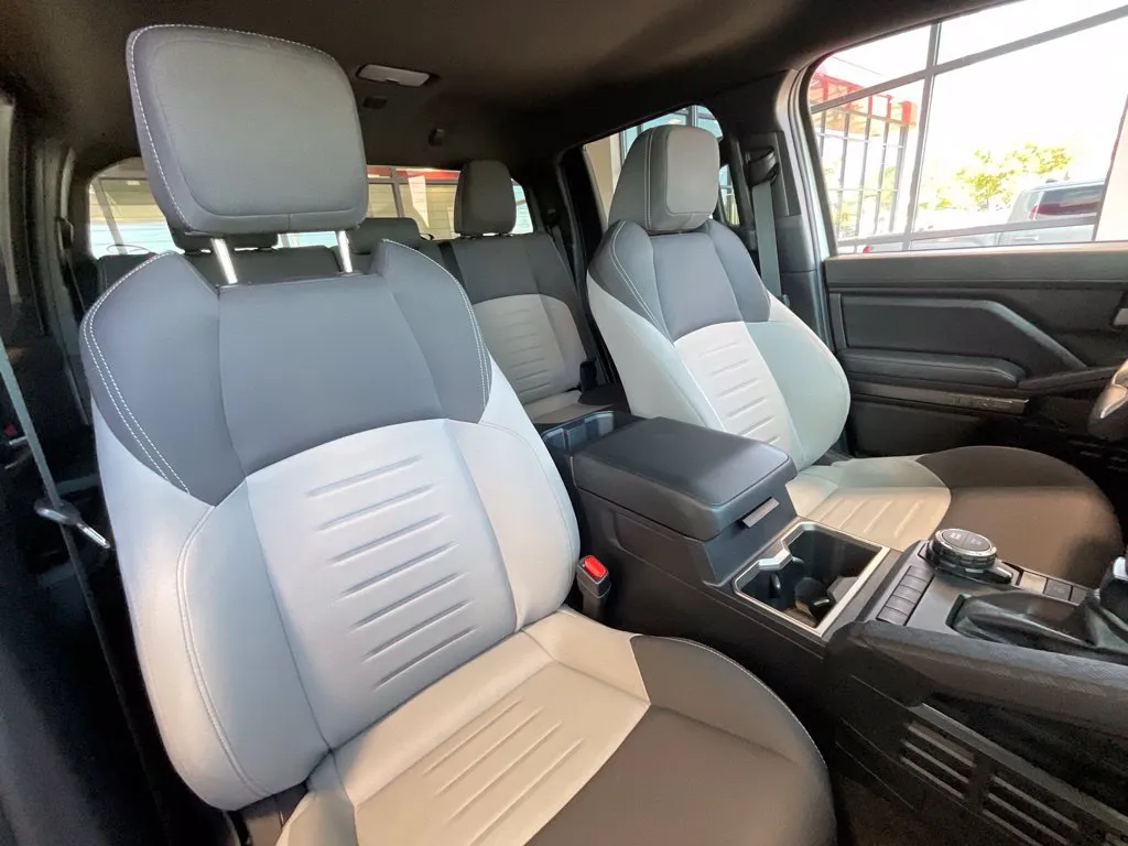 Toyota Tacoma photo 19