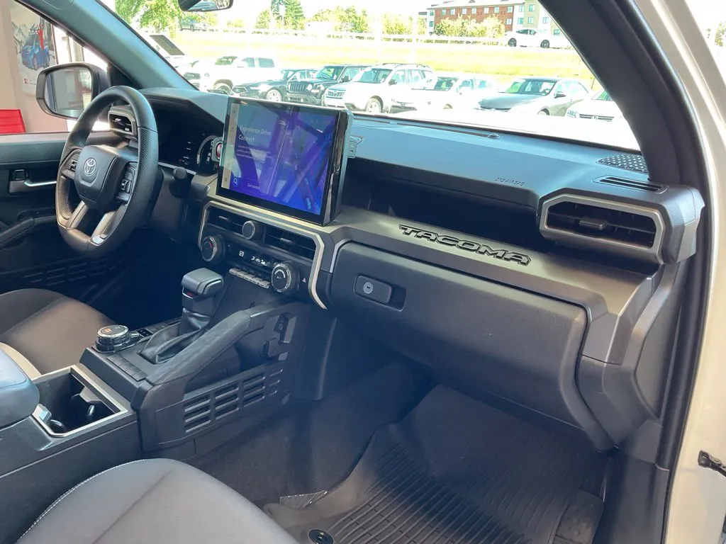 Toyota Tacoma photo 18
