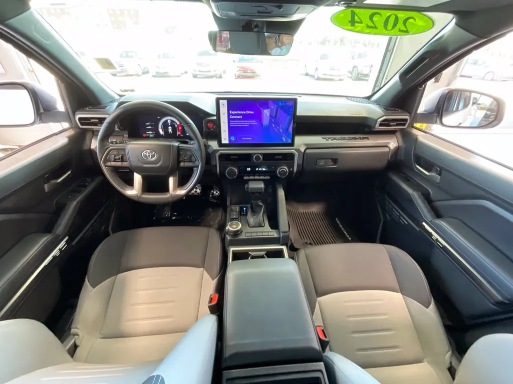 Toyota Tacoma photo 8