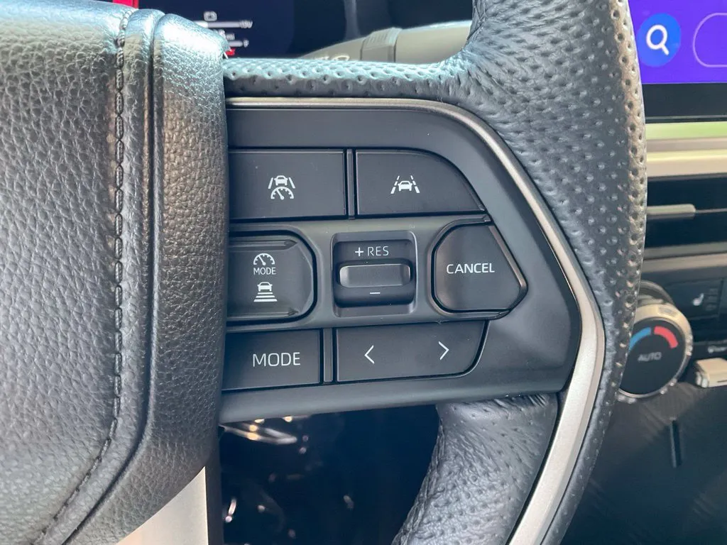 Toyota Tacoma photo 13