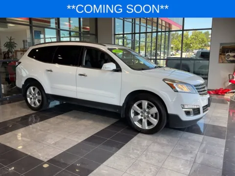 White 2016 Chevrolet Traverse LT for sale in Kansas City, MO