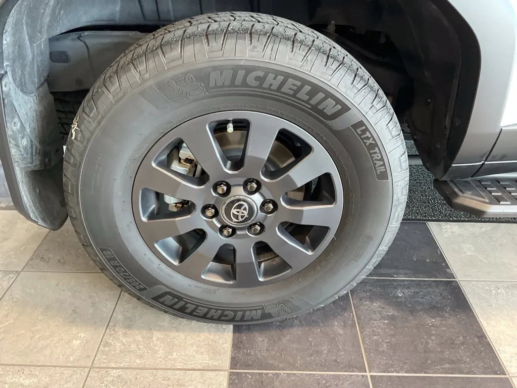 Toyota Land Cruiser photo 7