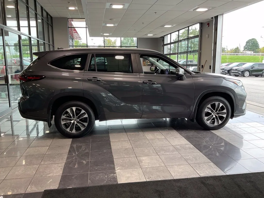 Toyota Highlander photo 6