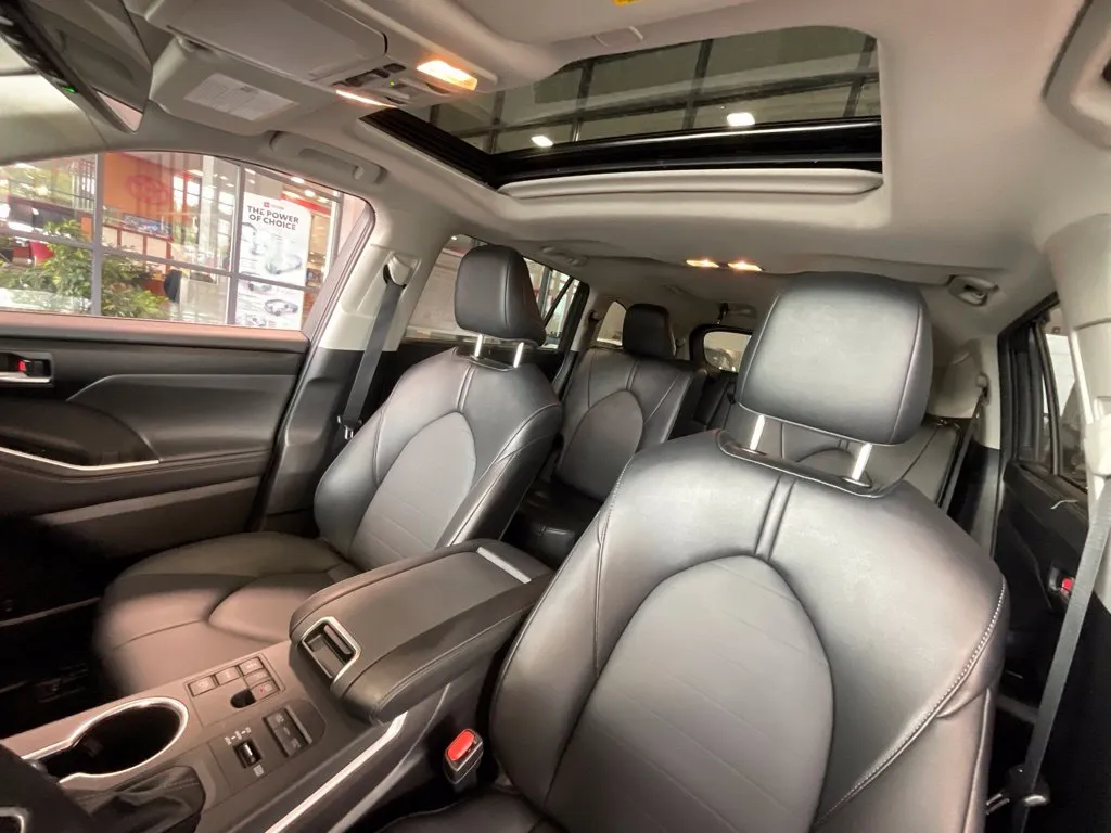 Toyota Highlander photo 10
