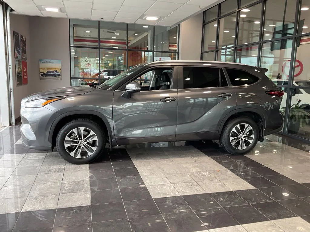Toyota Highlander photo 3
