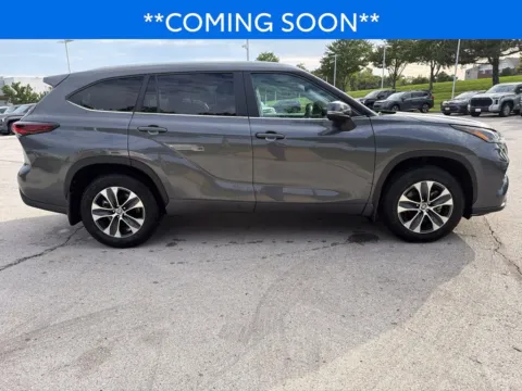 More photos of 2025 Toyota Highlander XLE at Jay Wolfe Toyota, MO