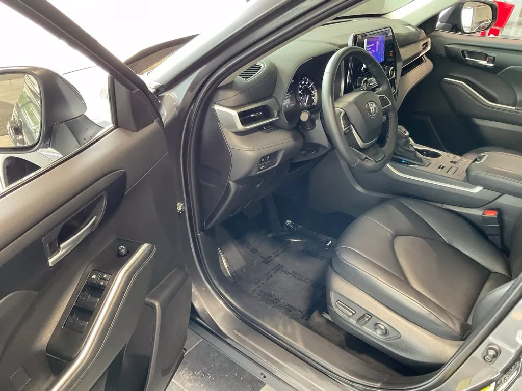Toyota Highlander photo 9