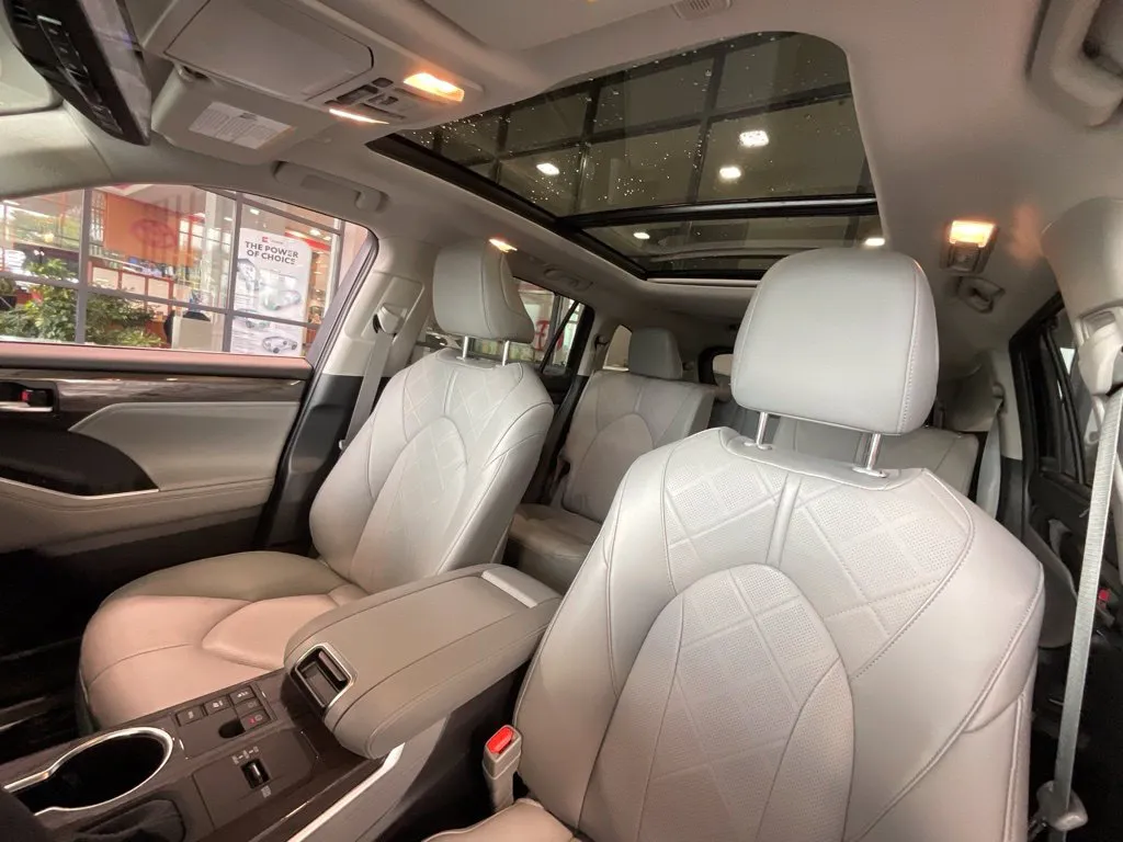 Toyota Highlander photo 10