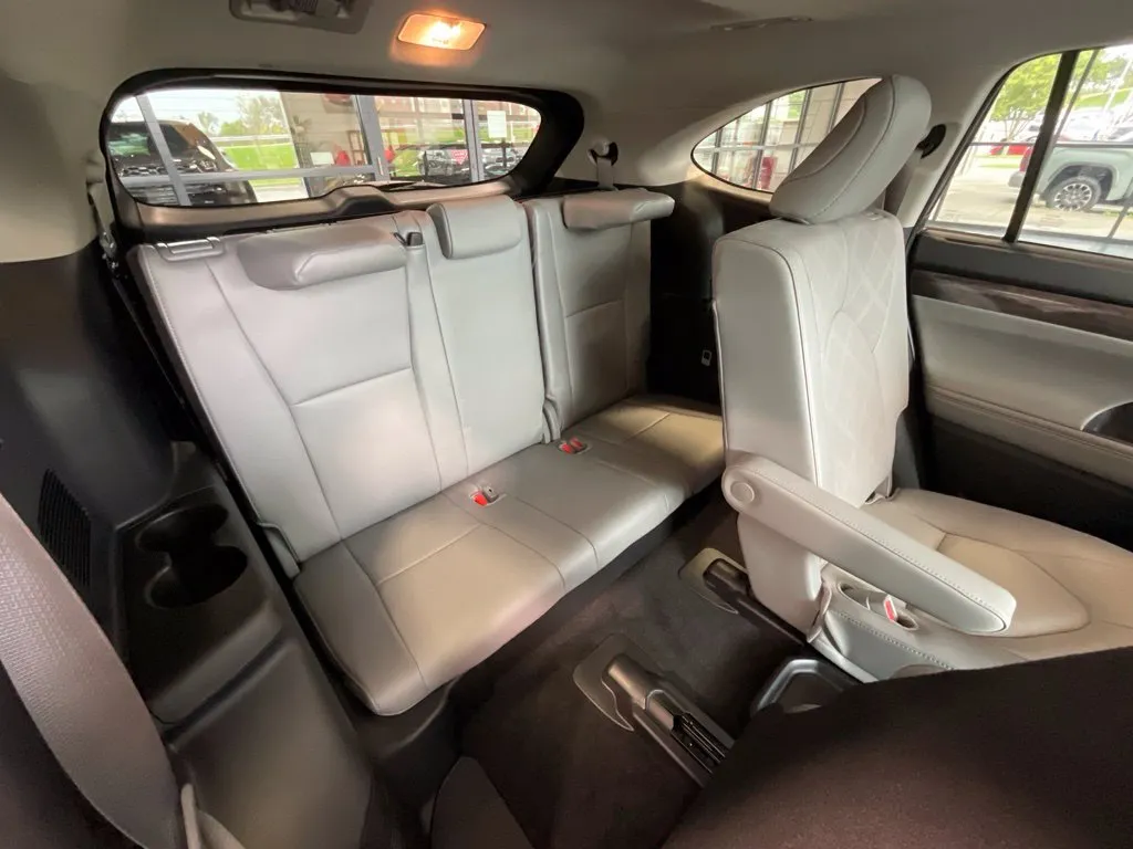 Toyota Highlander photo 21