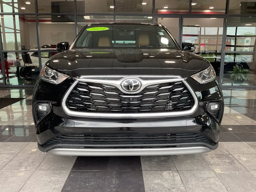 Toyota Highlander photo 2