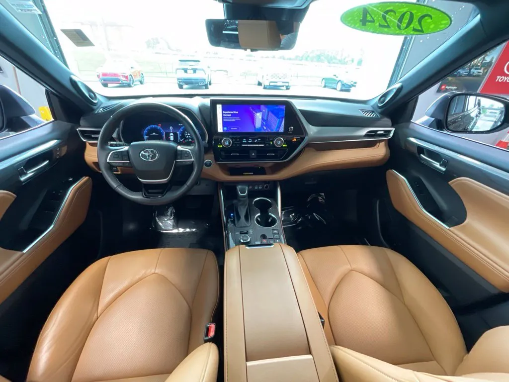 Toyota Highlander photo 8