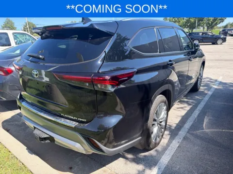 More photos of 2024 Toyota Highlander Platinum at Jay Wolfe Toyota, MO