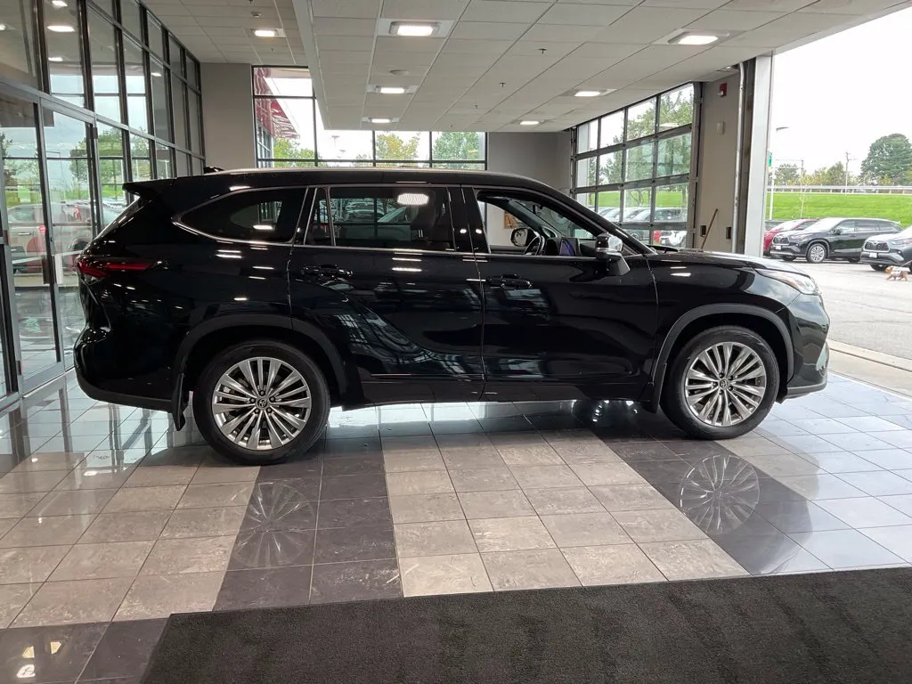 Toyota Highlander photo 6