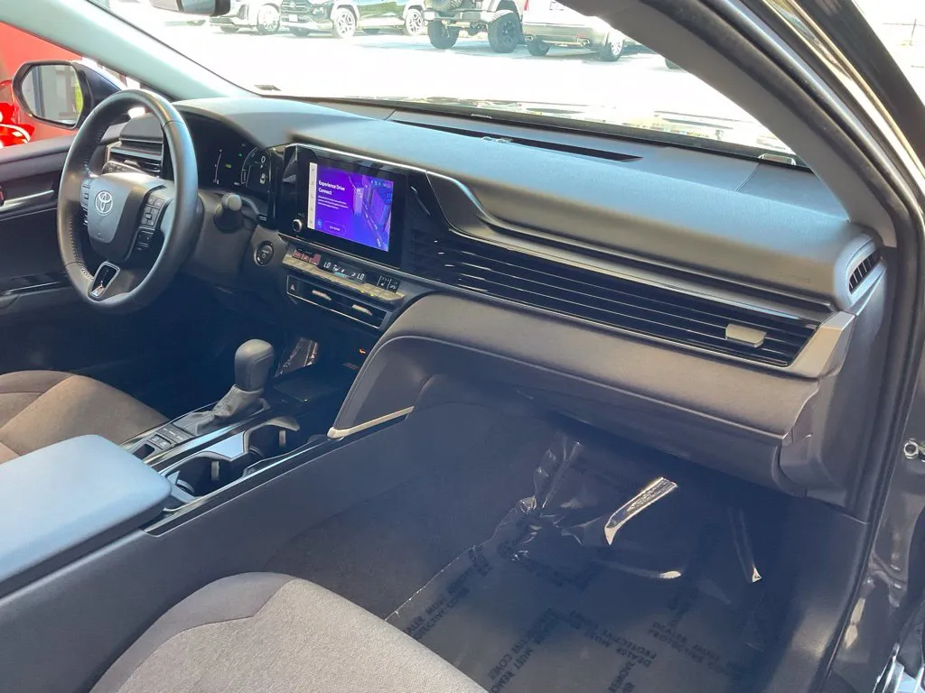 Toyota Camry photo 18
