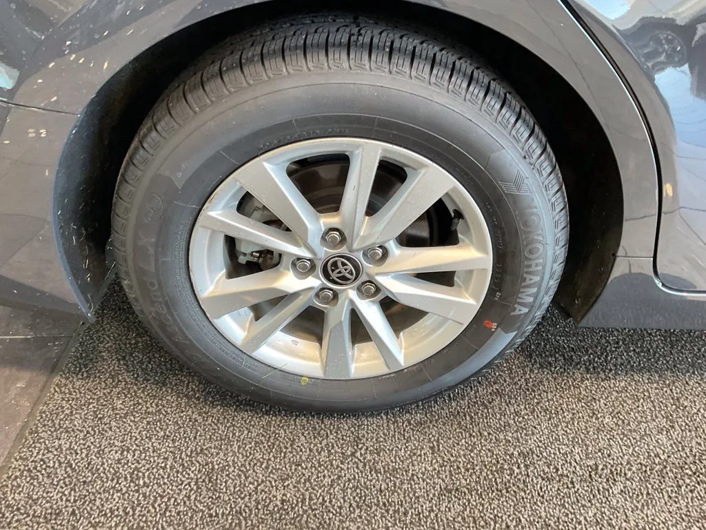 Toyota Camry photo 7