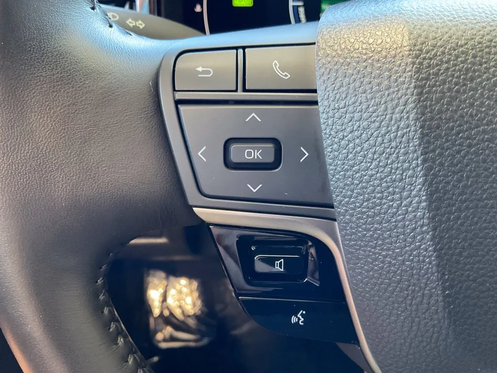 Toyota Camry photo 12