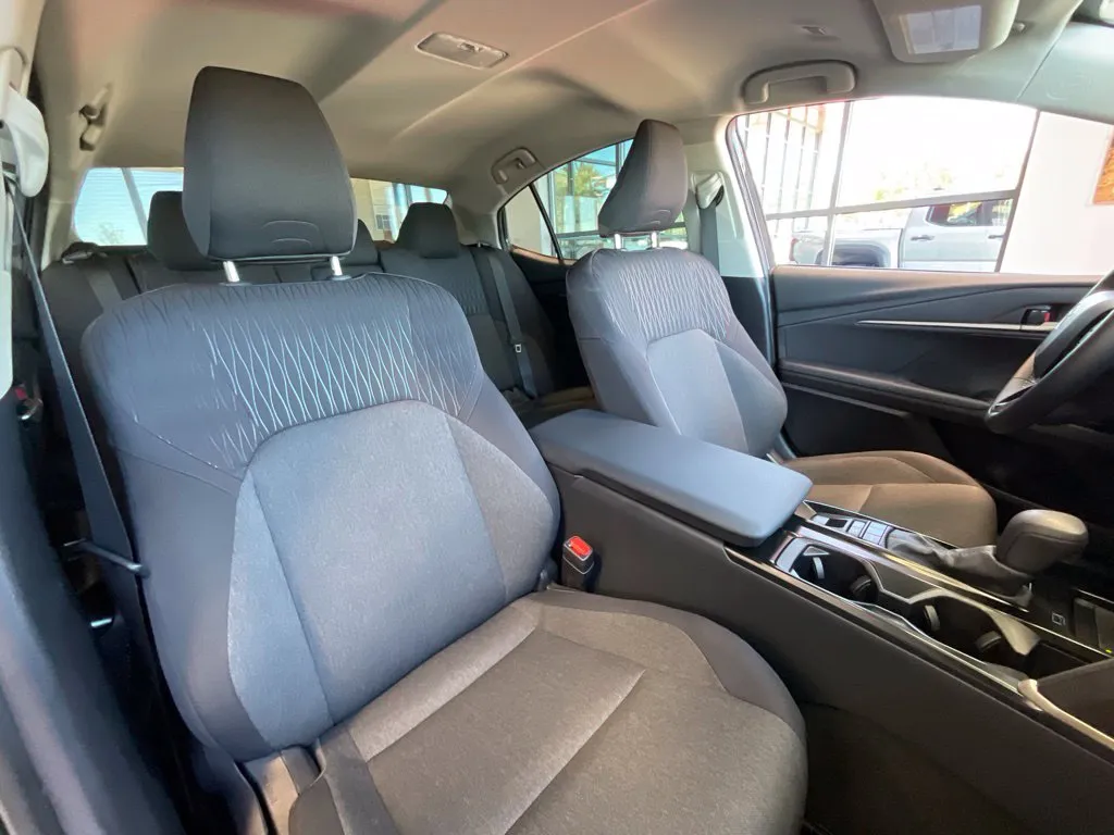 Toyota Camry photo 19