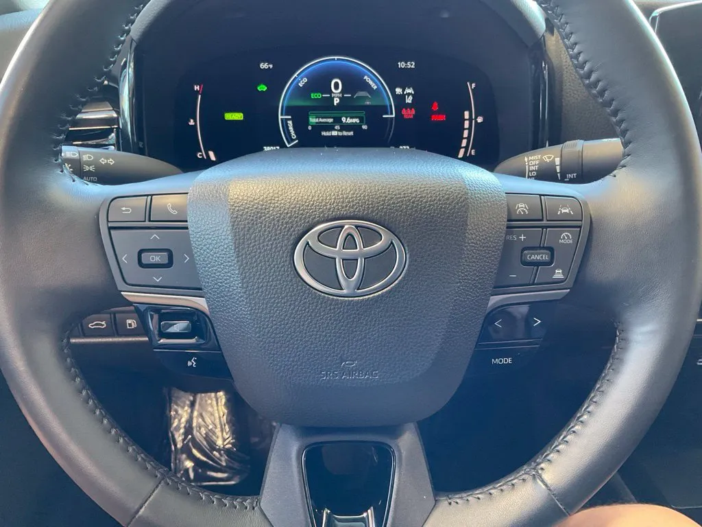 Toyota Camry photo 11