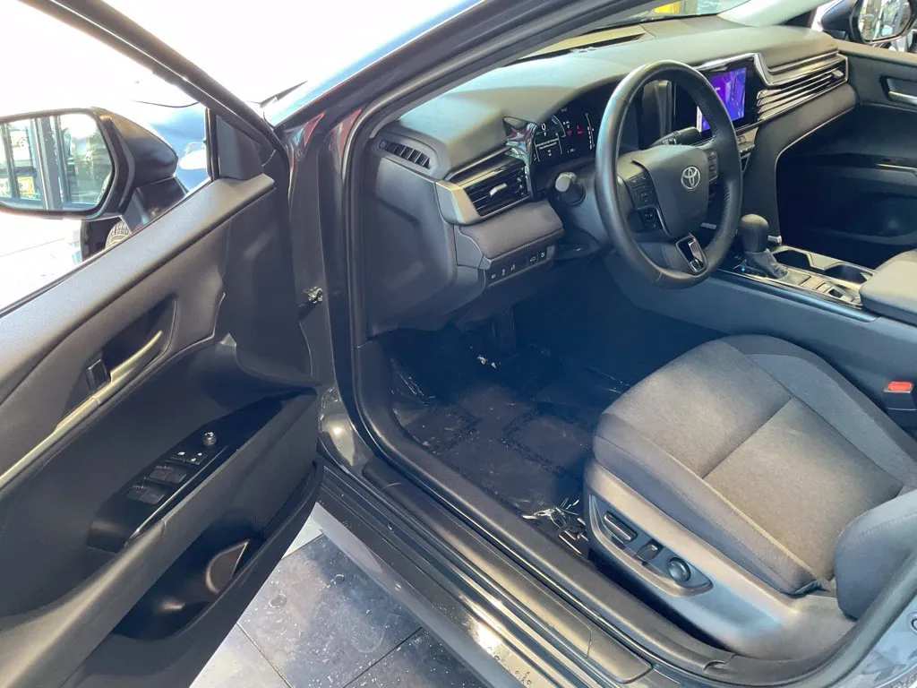 Toyota Camry photo 9