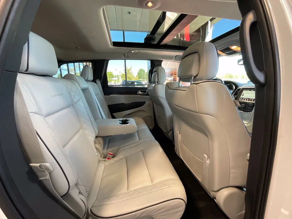 Jeep Grand Cherokee photo 21