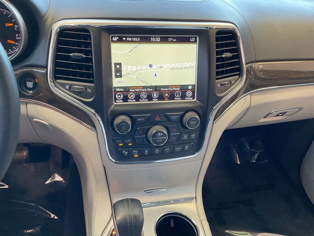 Jeep Grand Cherokee photo 15
