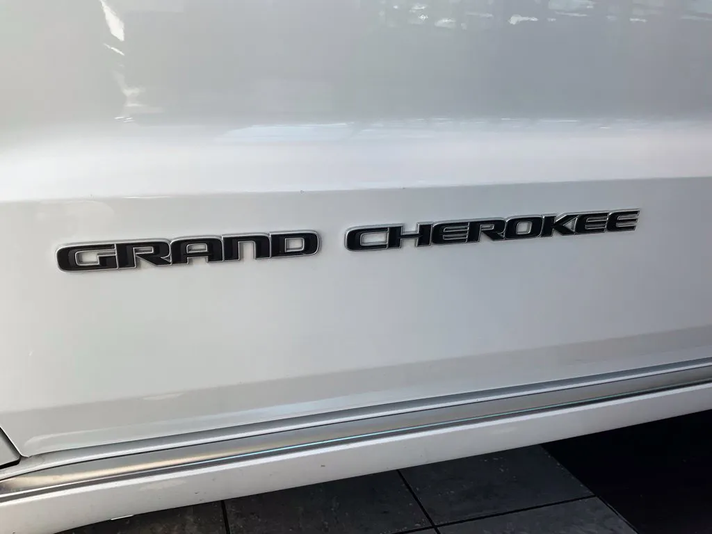 Jeep Grand Cherokee photo 24