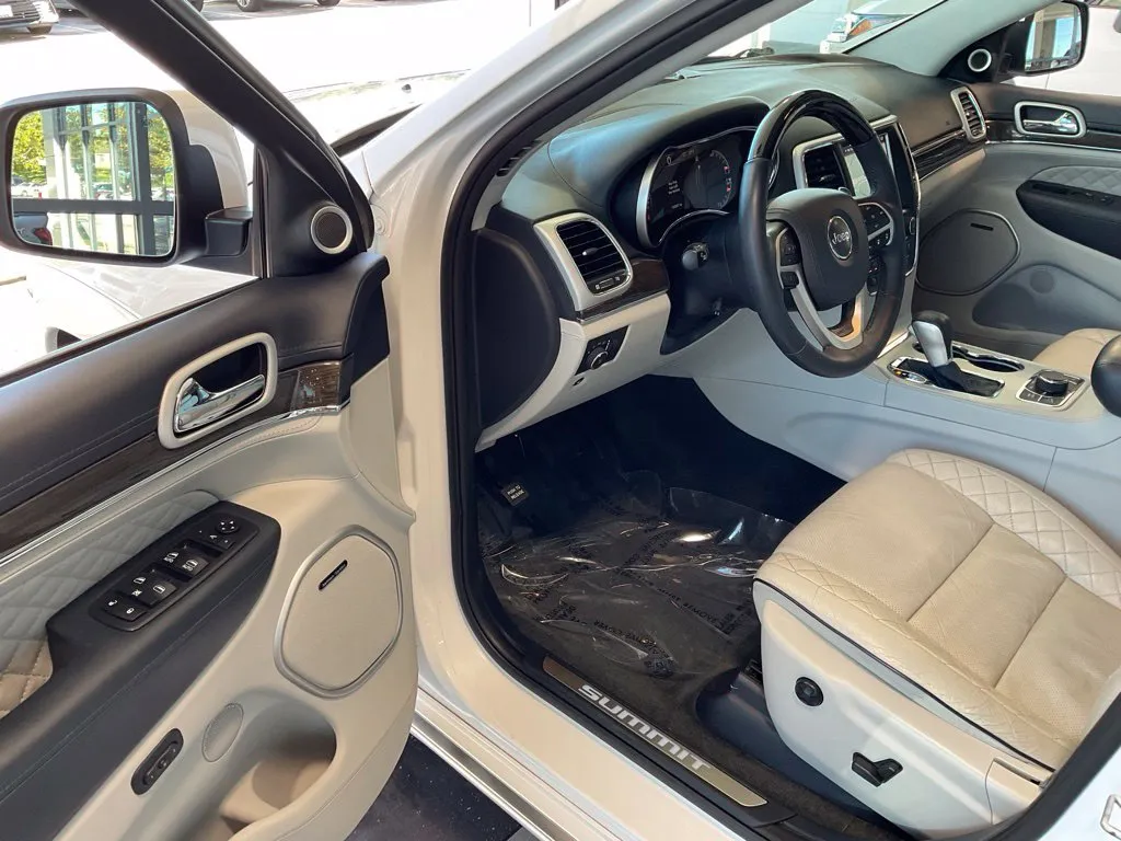 Jeep Grand Cherokee photo 9