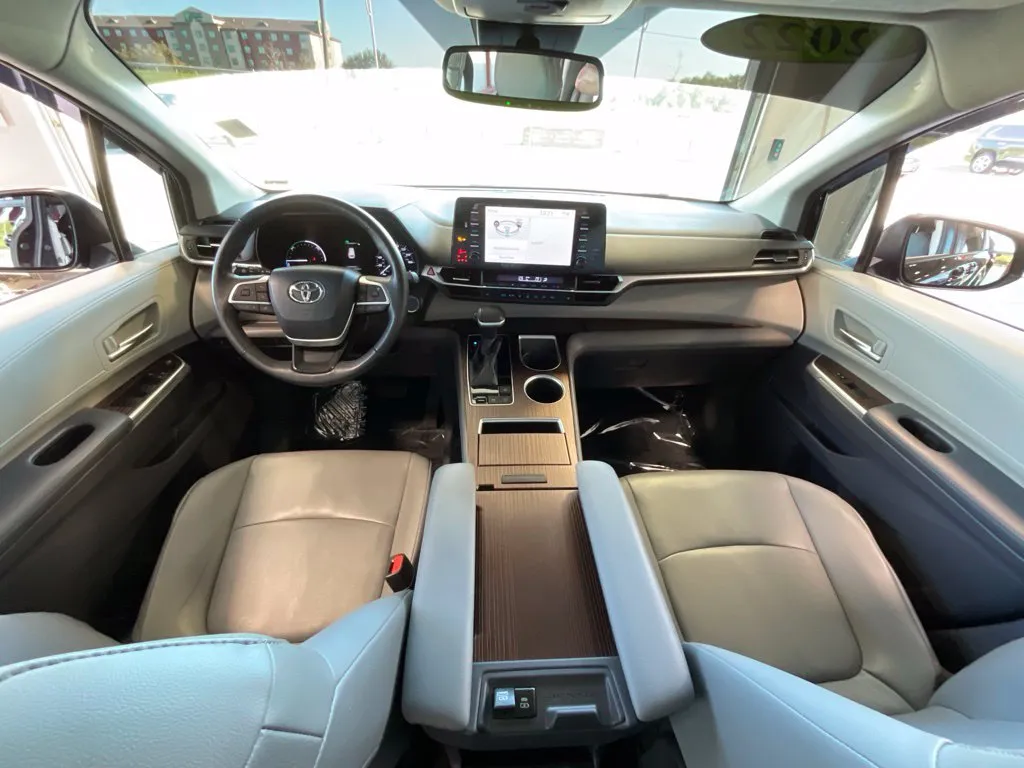 Toyota Sienna photo 8