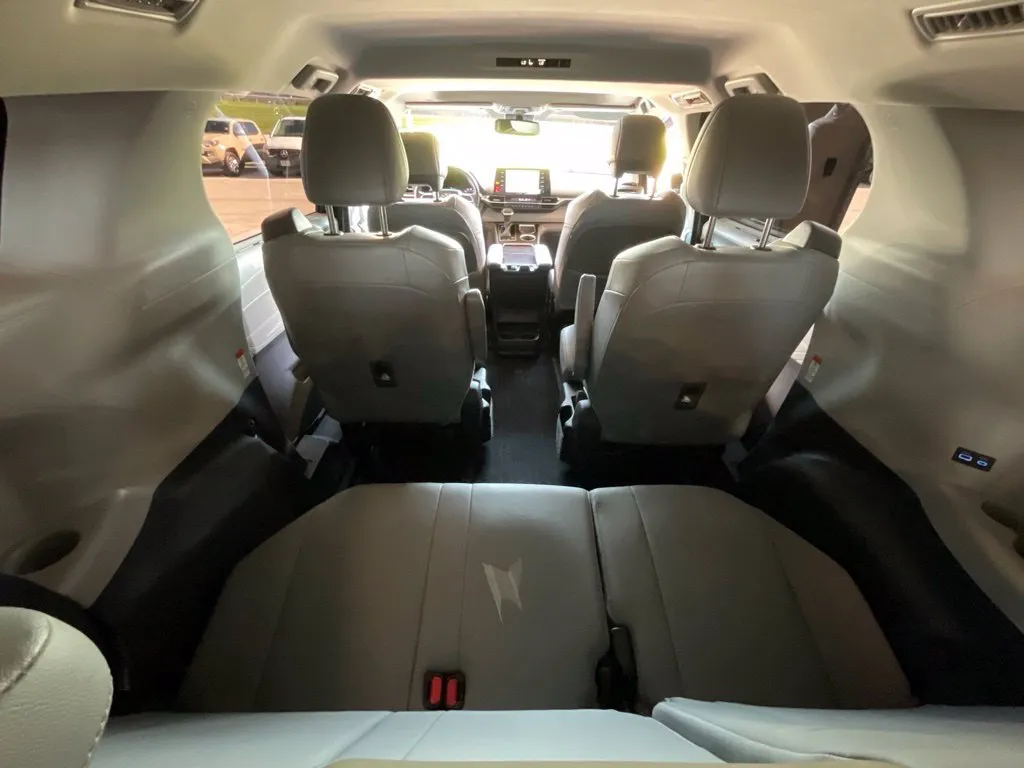 Toyota Sienna photo 25
