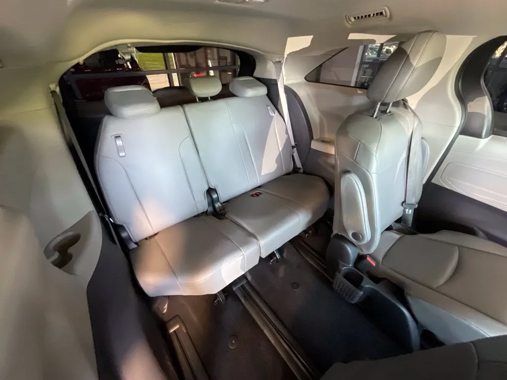 Toyota Sienna photo 21