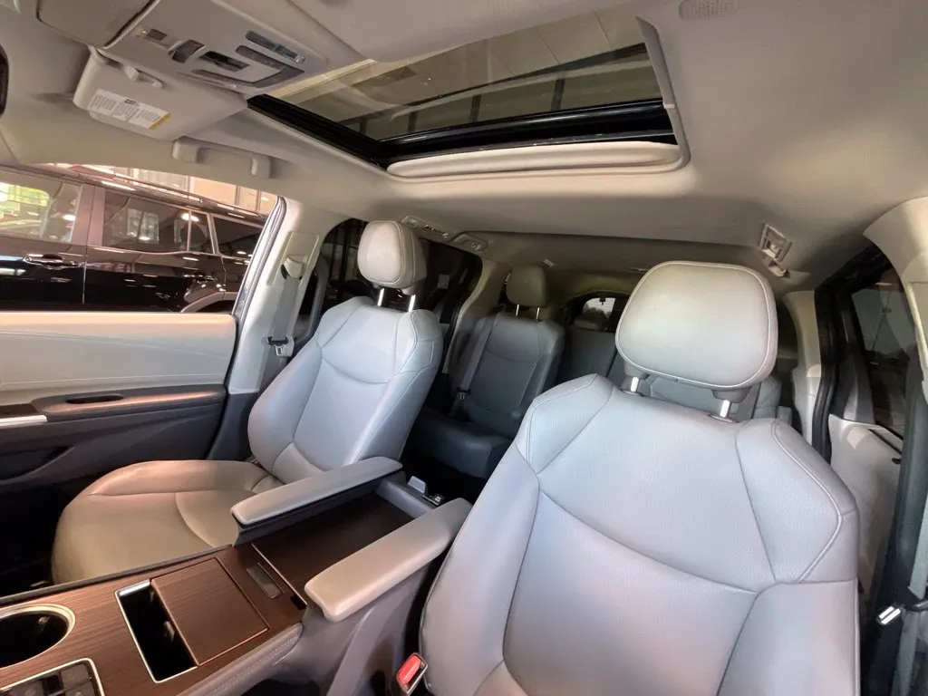 Toyota Sienna photo 10