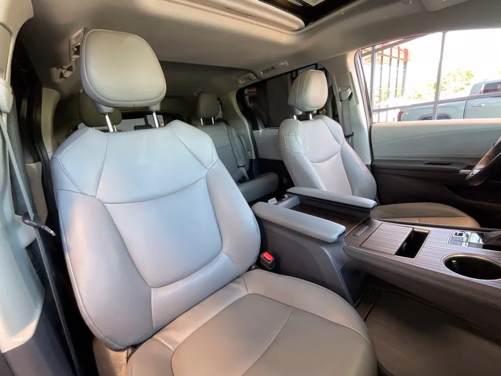 Toyota Sienna photo 19
