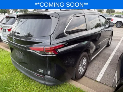 More photos of 2022 Toyota Sienna XLE at Jay Wolfe Toyota, MO
