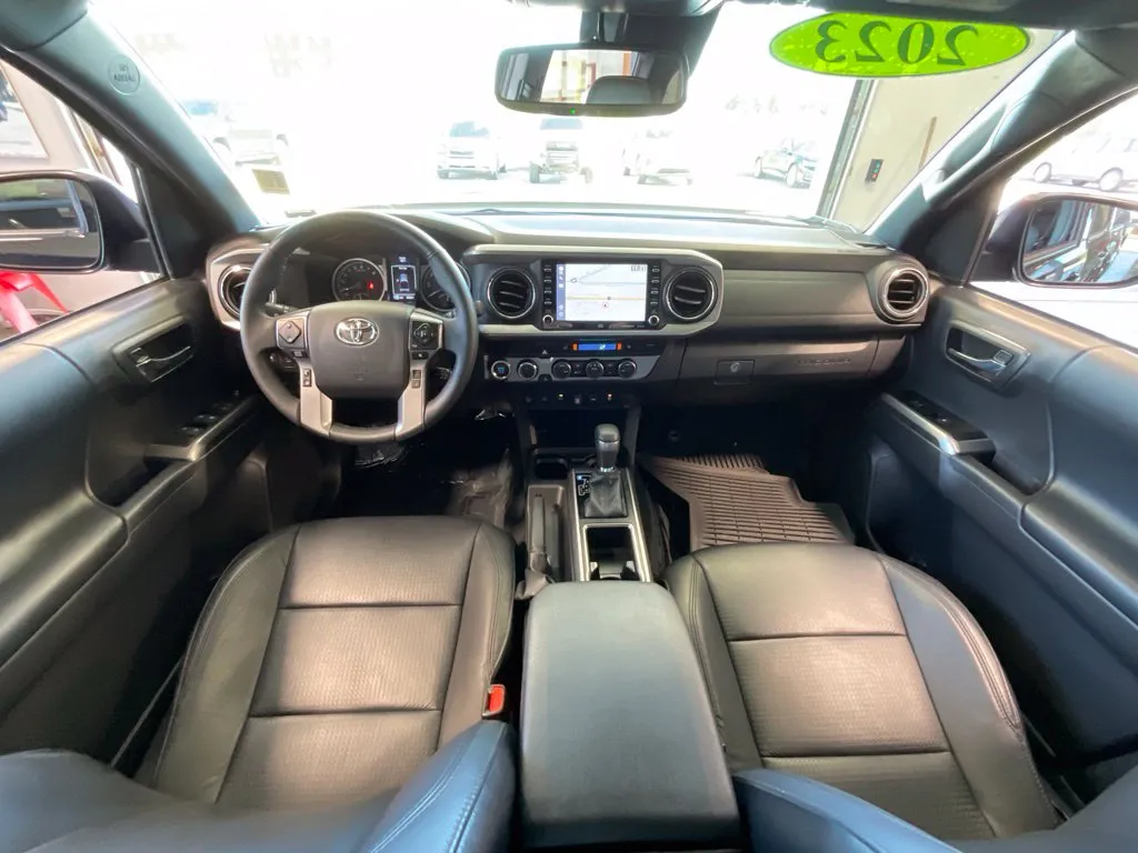 Toyota Tacoma photo 8