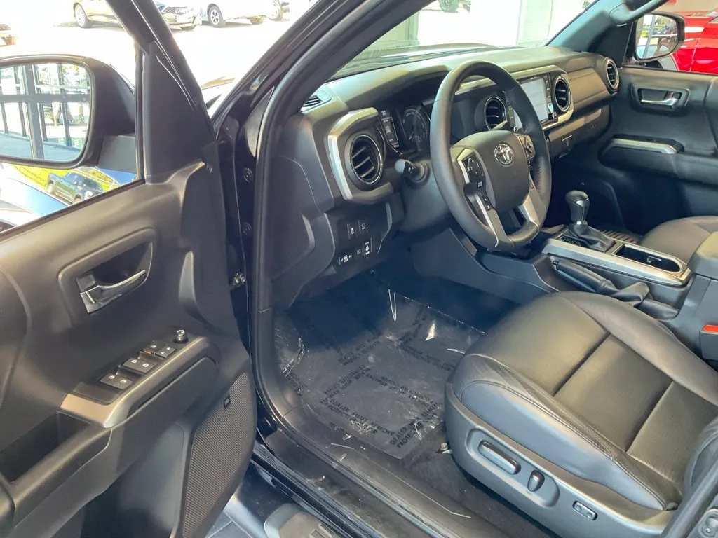 Toyota Tacoma photo 9