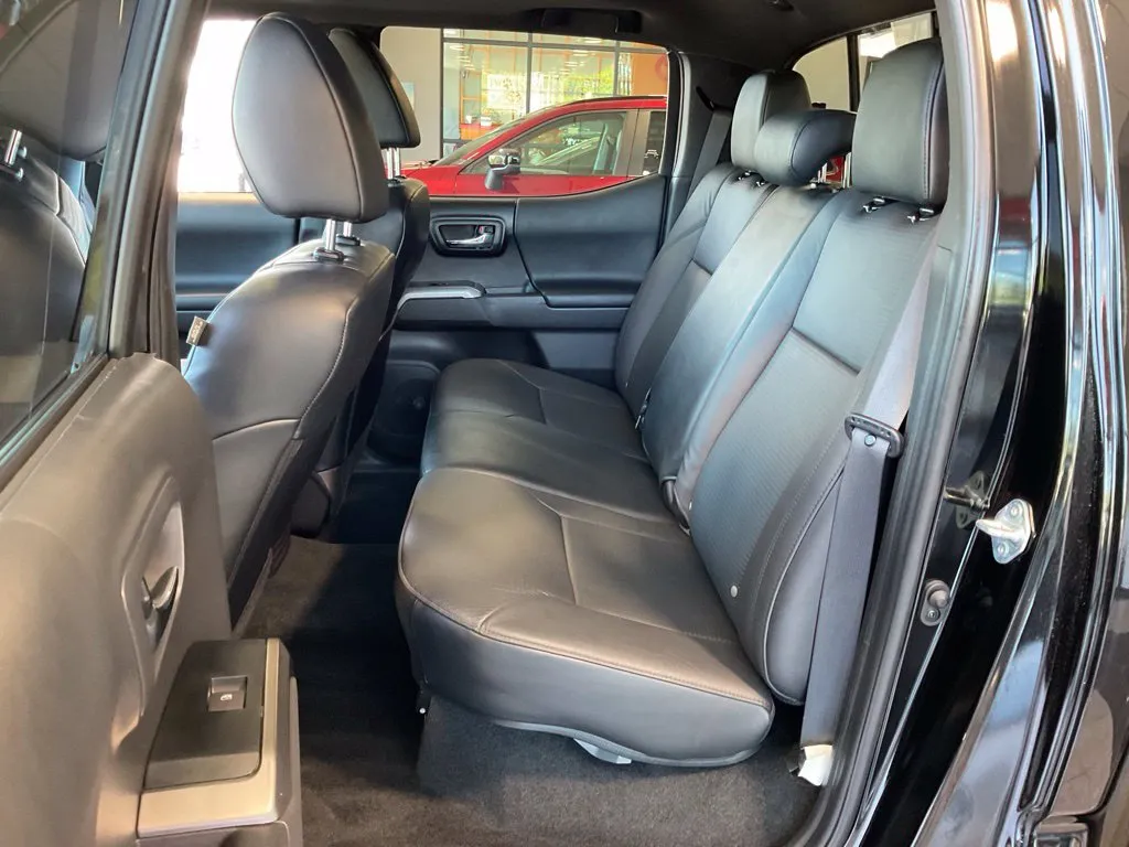 Toyota Tacoma photo 22